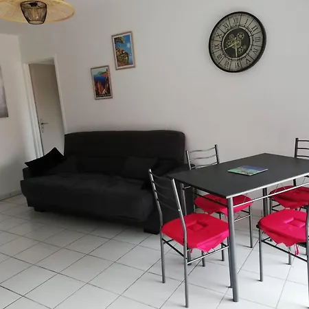 Les Pieds Dans L'eau アパート