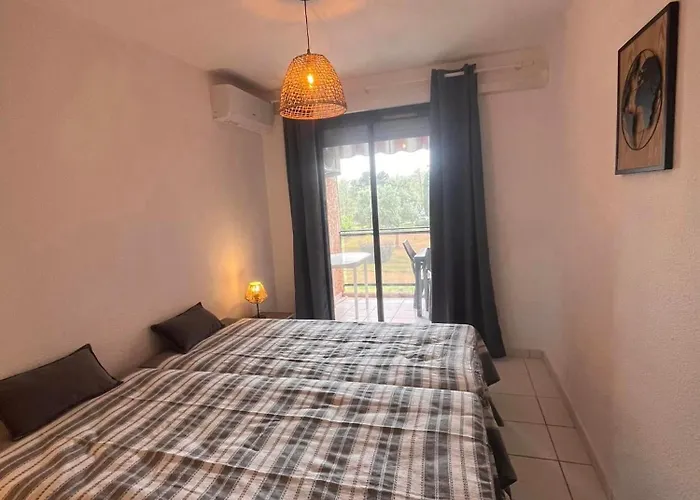 Les Pieds Dans L'eau Apartment *